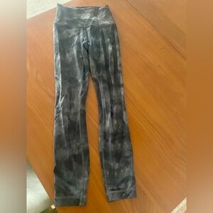 Lululemon Diamond Dye Size 2 Leggings